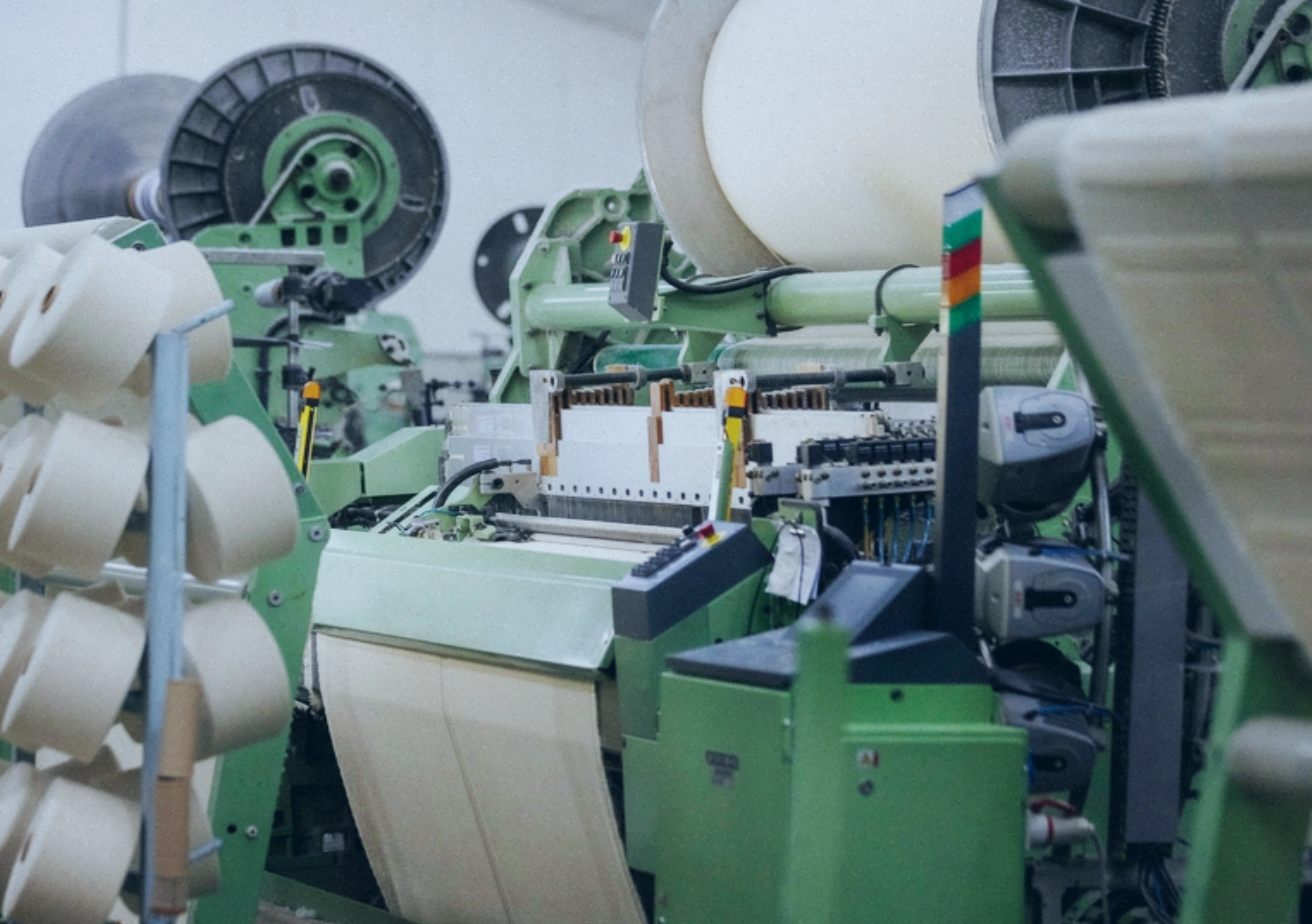 looms with yarn cones